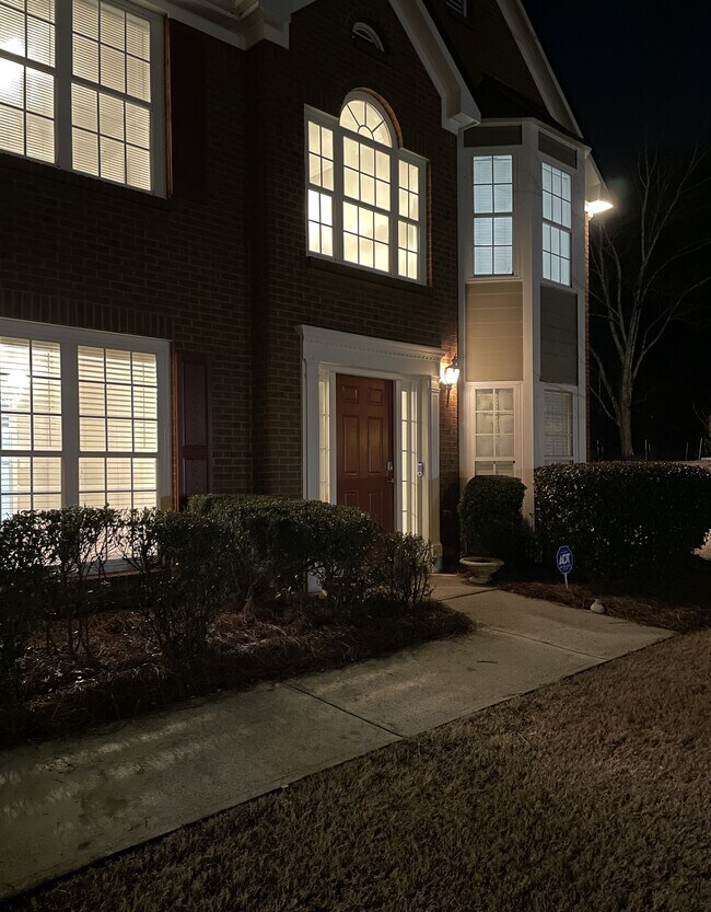 Building Photo - 6881 Almont Cove