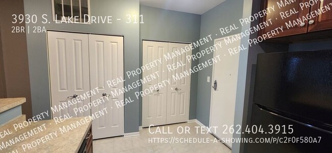 Building Photo - Amazing Lakefront 2 Bedroom Upper Condo