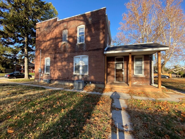 Building Photo - Spacious 3-Bedroom Historic Home in Bellev...