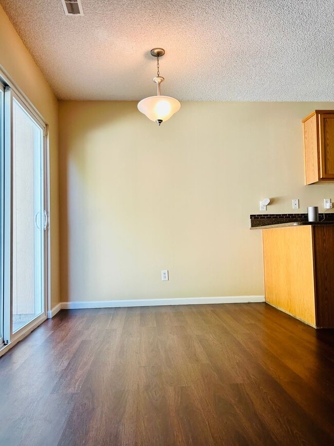 Building Photo - Fresh Updated Interior, Close to Fort Riley