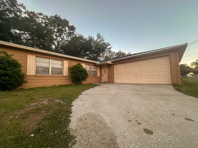 Building Photo - Move-In Ready 4-Bedroom Home with Scenic B...