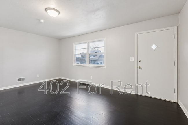 Building Photo - 3823 Saratoga St