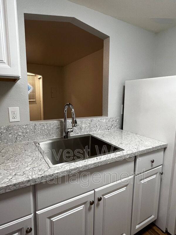 Foto del edificio - 636 SE Russell St