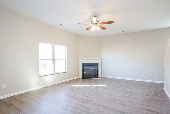 Building Photo - 8581 Braylen Manor Dr