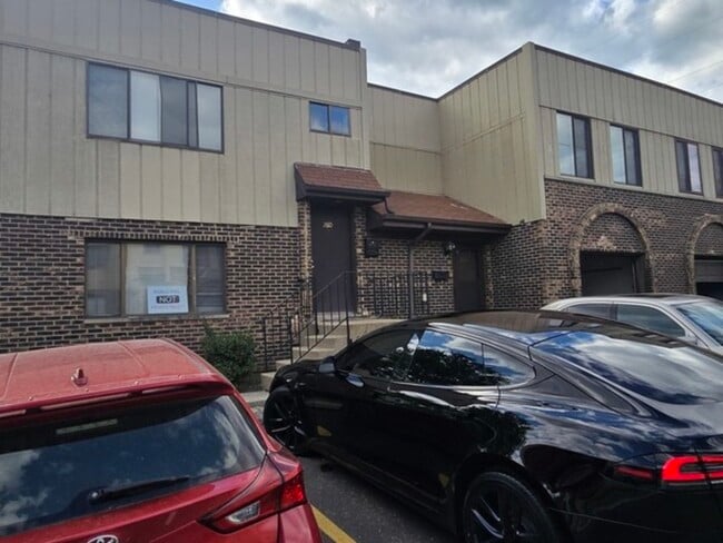 Building Photo - 260 E Rimini Ct