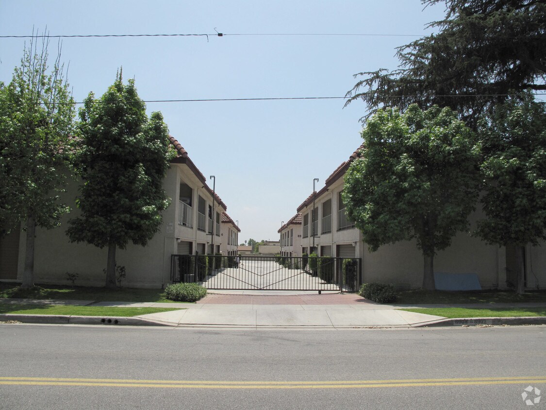 Primary Photo - 8908 Marshall St