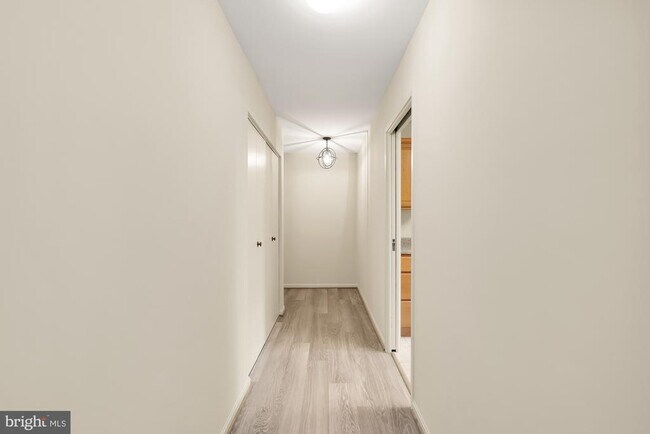 Building Photo - 9708 Kingsbridge Dr