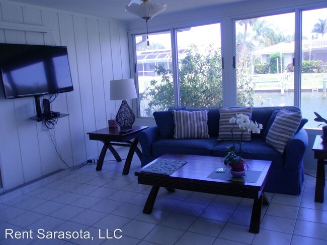 Foto del edificio - 561 Birdie Ln