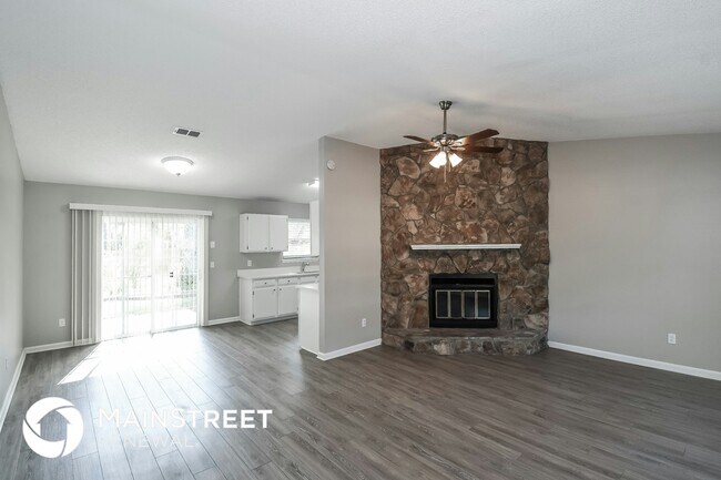 Foto del edificio - 2419 Winterwood Cir E