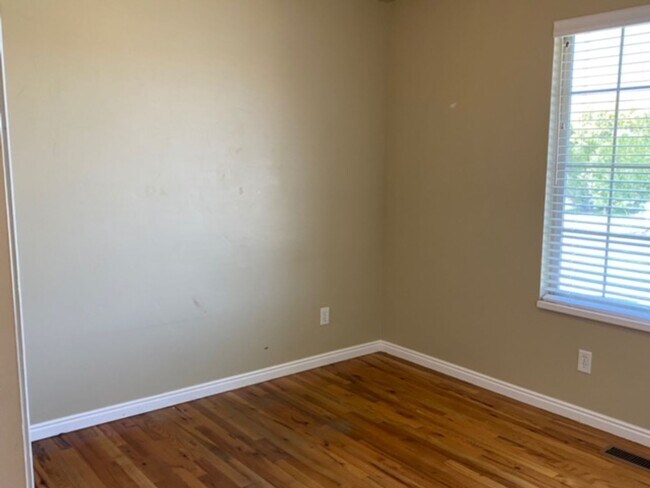 Foto del edificio - Cozy 4 bed 2 bath home in cul-de-sac