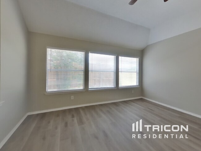 Foto del edificio - 5619 Indian Hill Dr