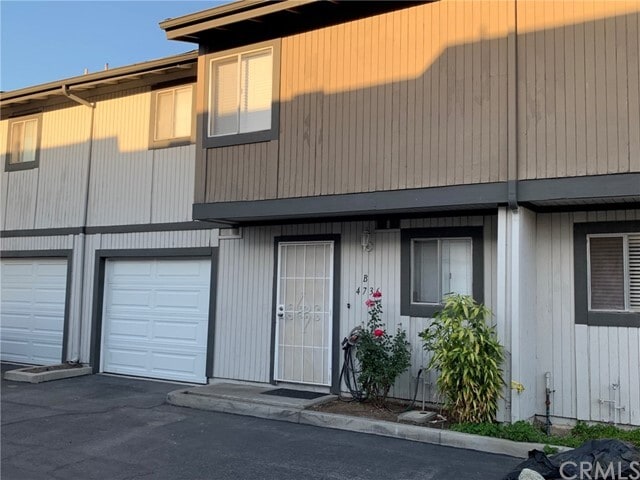 Building Photo - 4736 N Vincent Ave