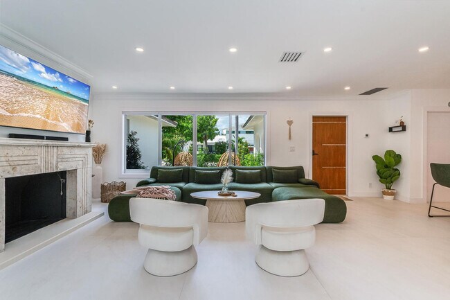 Building Photo - 616 NE 16th Terrace