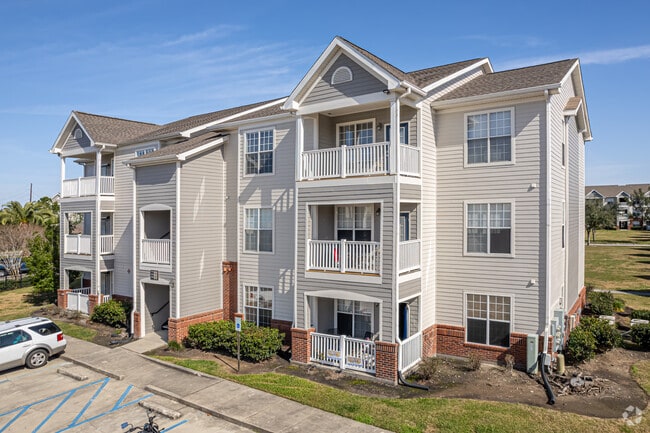 Building Photo - Houma Highlands