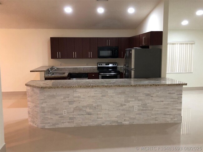 Building Photo - 4122 E Silverado Cir