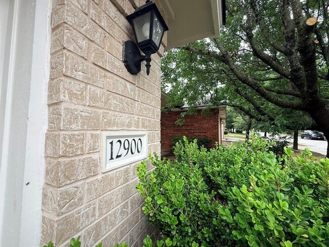Foto del edificio - 12900 James Madison St