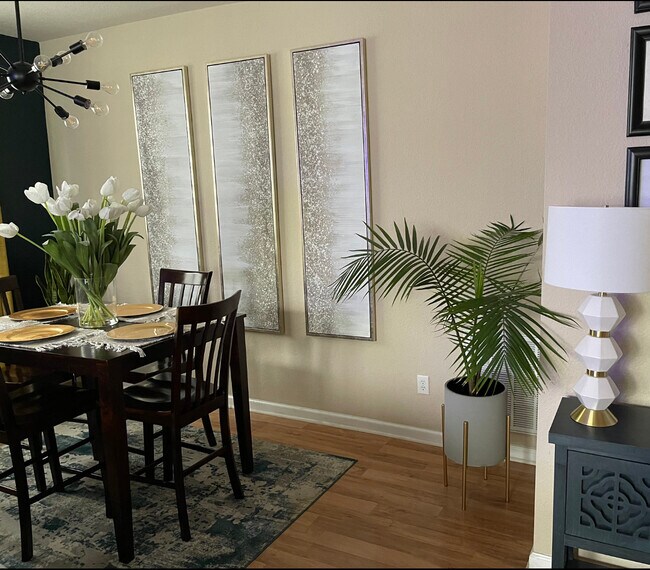 Building Photo - 3010 Silver Charm Cir