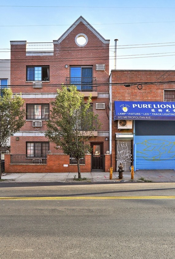 Primary Photo - 976 Metropolitan Ave