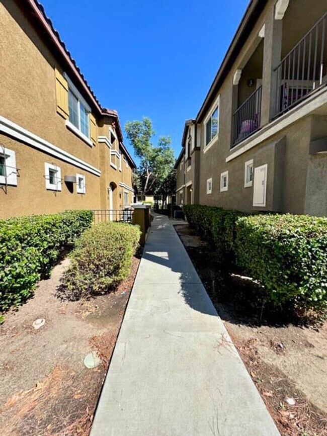 Foto del edificio - 2 bedroom Condo available for LEASE in Moreno Valley!