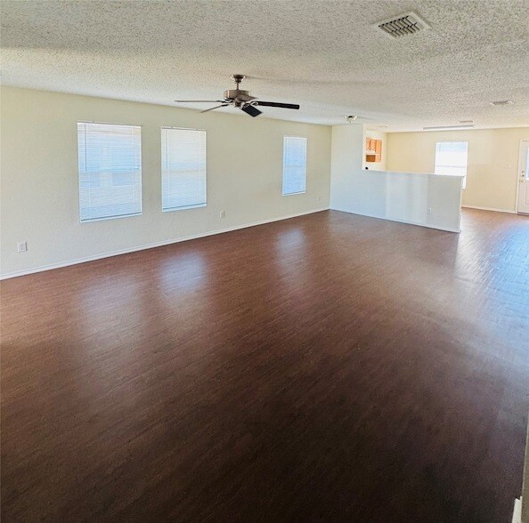 Building Photo - 255 Meadowcrest Dr