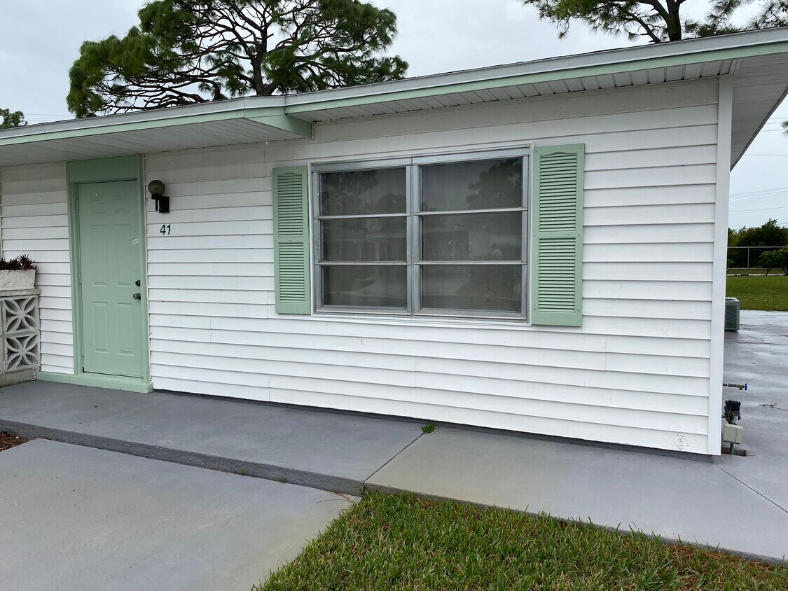 41 Dawn Flower Cir Unit 4, Lehigh Acres, FL 33936 Condo for Rent in Lehigh Acres, FL