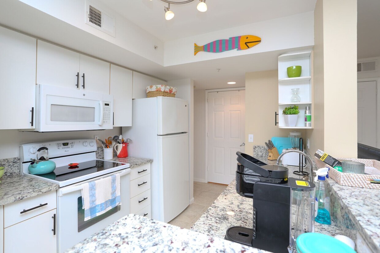 Primary Photo - ** NAPOLI 1 BEDROOM 1 BATHROOM ON 1ST FLOO...