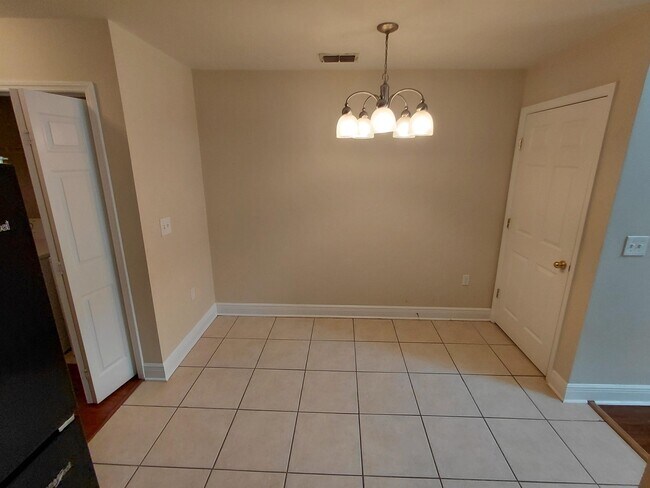 Building Photo - 3150 Sawtooth Dr