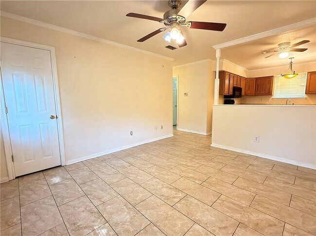 Building Photo - 3236 Reine Ave