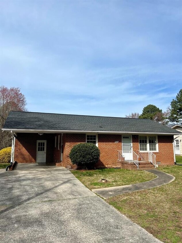 Primary Photo - 4216 S Alston Ave