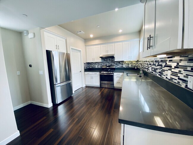 Kitchen - 2070 Maple Ave