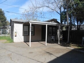 Building Photo - 1034 State St