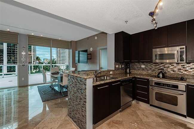 Foto del edificio - 6515 Collins Ave