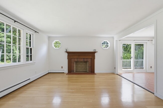 Building Photo - 37 Woodbury Rd