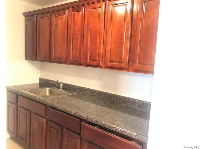 Foto del edificio - 1765 Townsend Ave