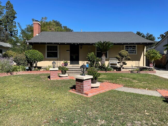 FRENTE DE LA CASA - 85 W Lemon Ave