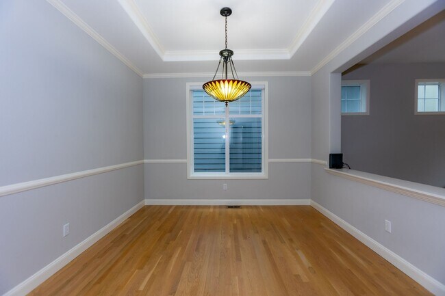Building Photo - Beautiful 3 Bed 2.5 Bath Home in Talus, Is...