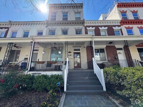 Building Photo - 135 Quincy Pl NE