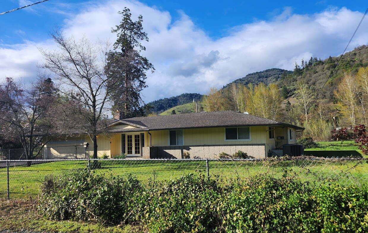 Primary Photo - 4542 Averill Dr