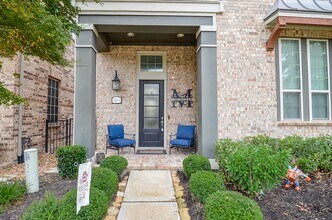 Building Photo - 18214 Lake Eagle Dr