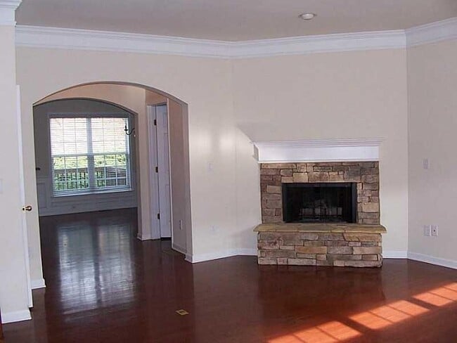 Building Photo - 11040 Brunson Dr