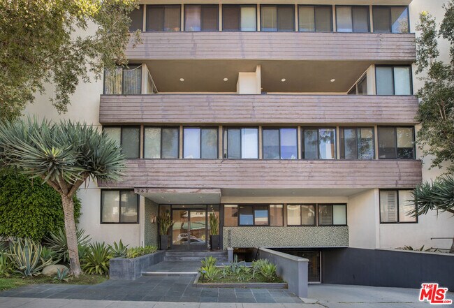 Building Photo - 262 N Crescent Dr