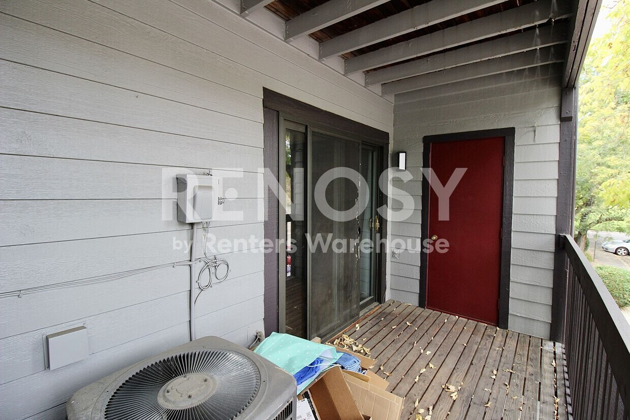 Building Photo - 6388 Oak Ct