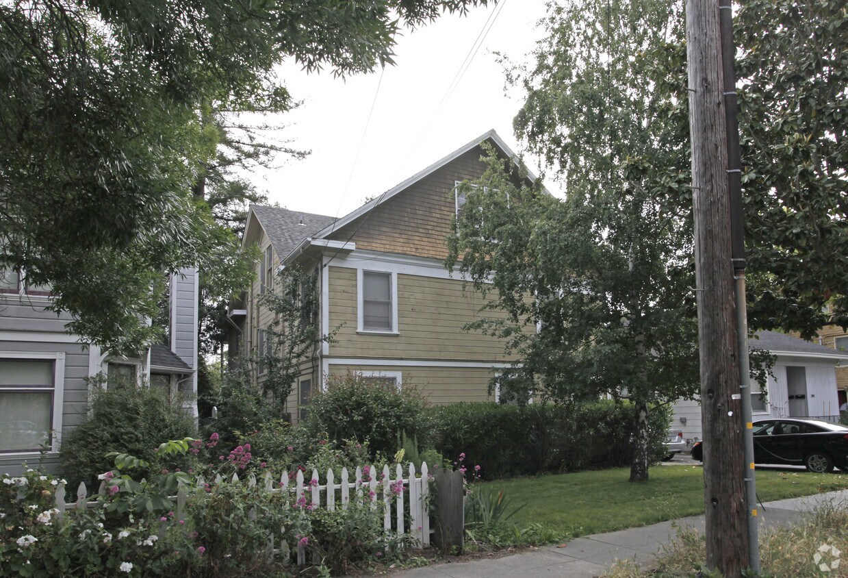 Building Photo - 235 Emerson St