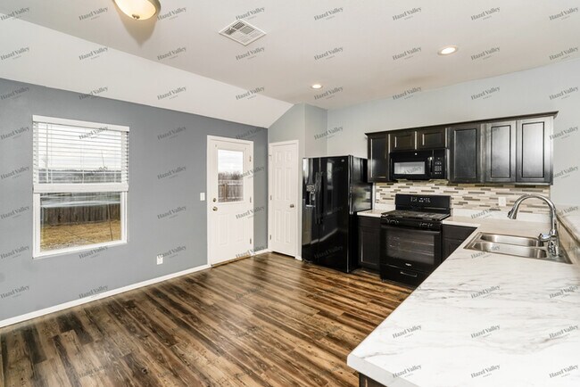 Foto del edificio - 3725 S 154th E Ave