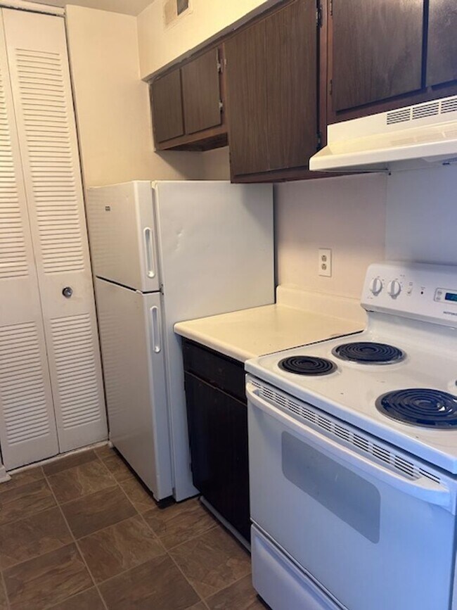 Foto del edificio - 2 Bedroom Apartment Avaialble!