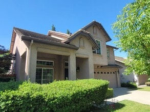 Building Photo - 2518 Burnaby Way