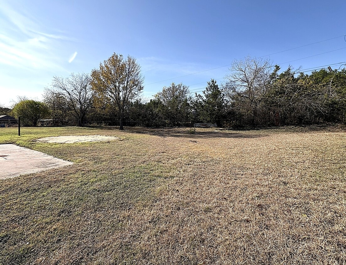 Building Photo - 2044 Suja Ln