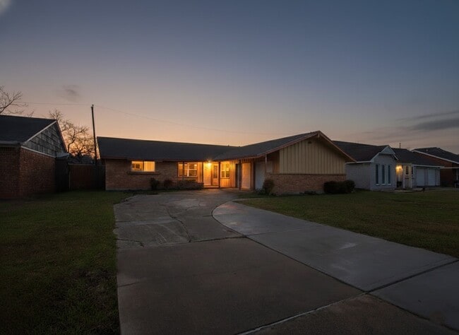 Building Photo - 3810 Bonita Ln