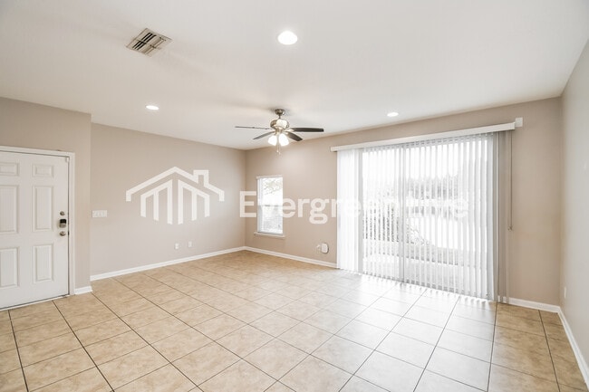 Foto del edificio - 3650A Creswick Cir