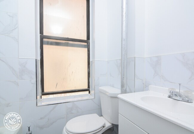 Building Photo - 330 E 22nd St